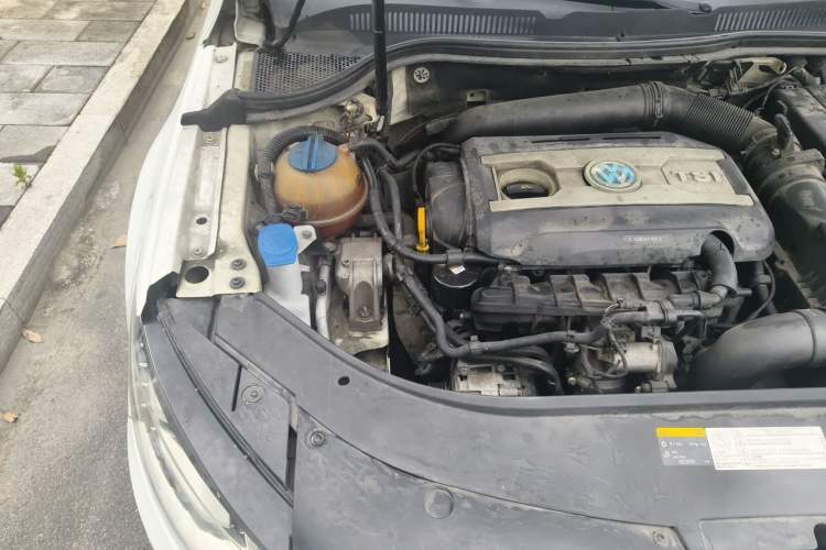 Used Volkswagen FAW-Volkswagen CC 2015 2.0 TSI Luxury Model Engine Bay Right