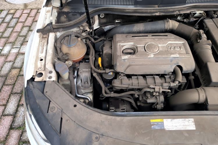 Used Volkswagen FAW-Volkswagen CC 2015 1.8TSI Prestige Model Engine Bay Right