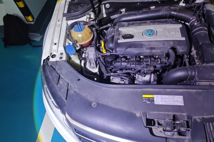 Used Volkswagen FAW-Volkswagen CC 2015 1.8TSI Luxury Model Engine Bay Right