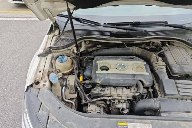 Used Volkswagen FAW-Volkswagen CC 2015 1.8TSI Prestige Model Engine Bay Right