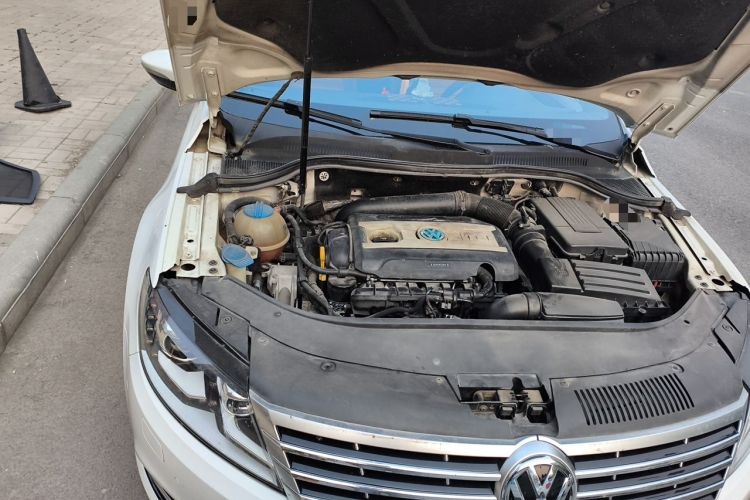 Used Volkswagen FAW-Volkswagen CC 2015 1.8TSI Luxury Model Engine Bay Right