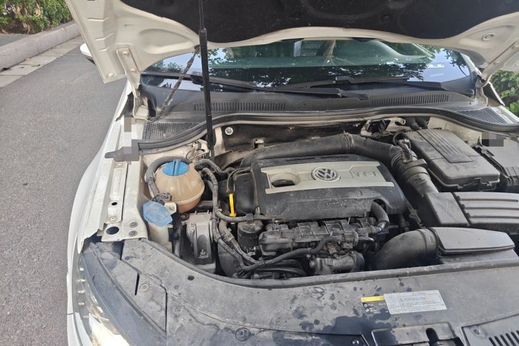 Used Volkswagen FAW-Volkswagen CC 2015 1.8TSI Prestige Model Engine Bay Right
