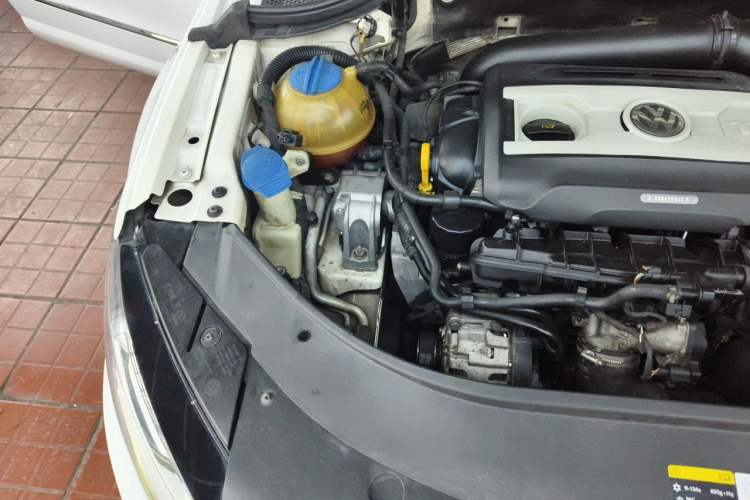 Used Volkswagen FAW-Volkswagen CC 2015 2.0 TSI Luxury Model Engine Bay Right