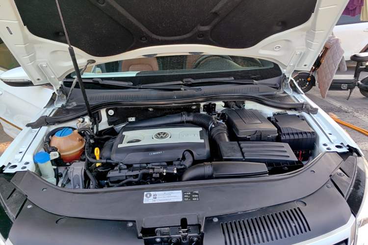 Used Volkswagen FAW-Volkswagen CC 2015 1.8TSI Luxury Model Engine Bay