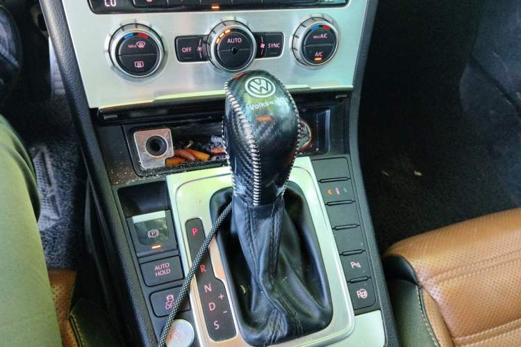 Used Volkswagen FAW-Volkswagen CC 2015 2.0 TSI Ultimate Model Gear Lever