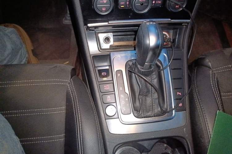 Used Volkswagen FAW-Volkswagen CC 2015 1.8TSI Luxury Model Gear Lever