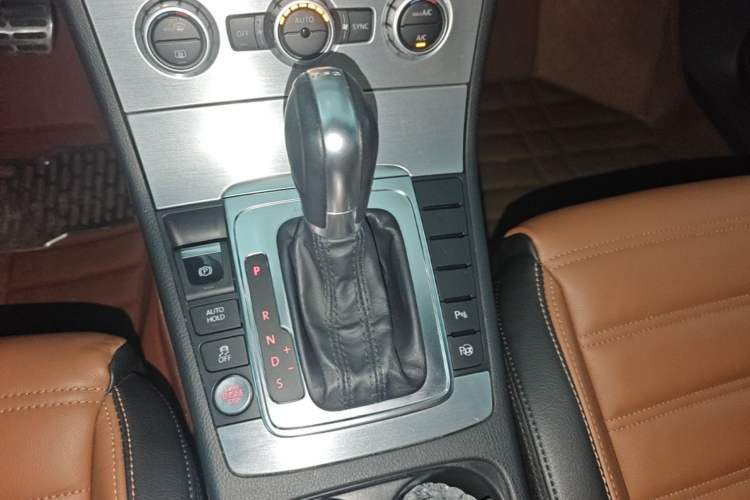 Used Volkswagen FAW-Volkswagen CC 2015 2.0 TSI Luxury Model Gear Lever