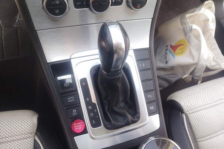 Used Volkswagen FAW-Volkswagen CC 2015 3.0 FSI V6 Gear Lever