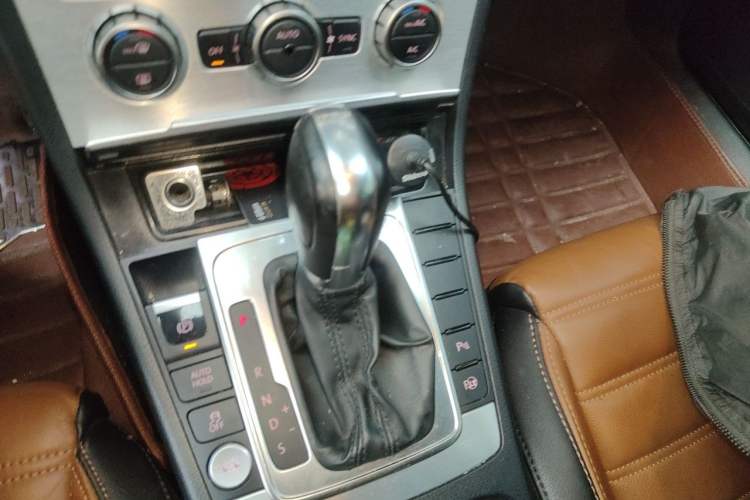 Used Volkswagen FAW-Volkswagen CC 2015 1.8TSI Luxury Model Gear Lever
