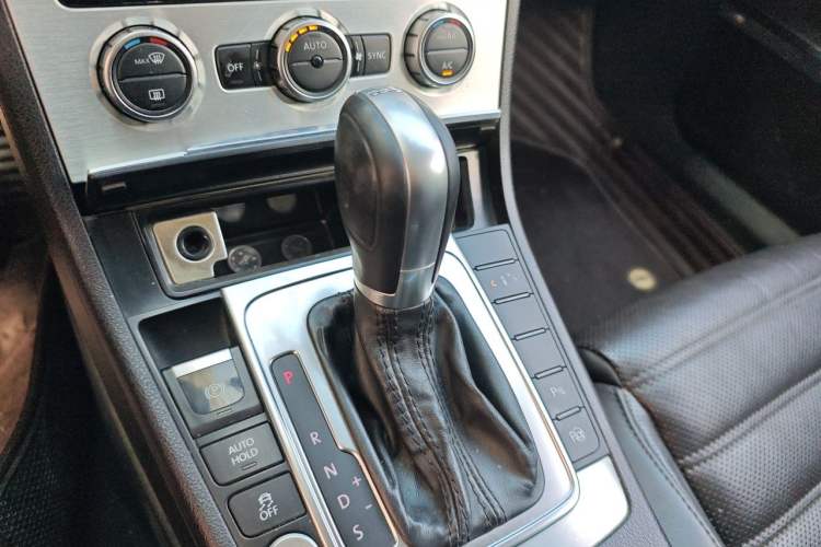 Used Volkswagen FAW-Volkswagen CC 2015 2.0 TSI Ultimate Model Gear Lever