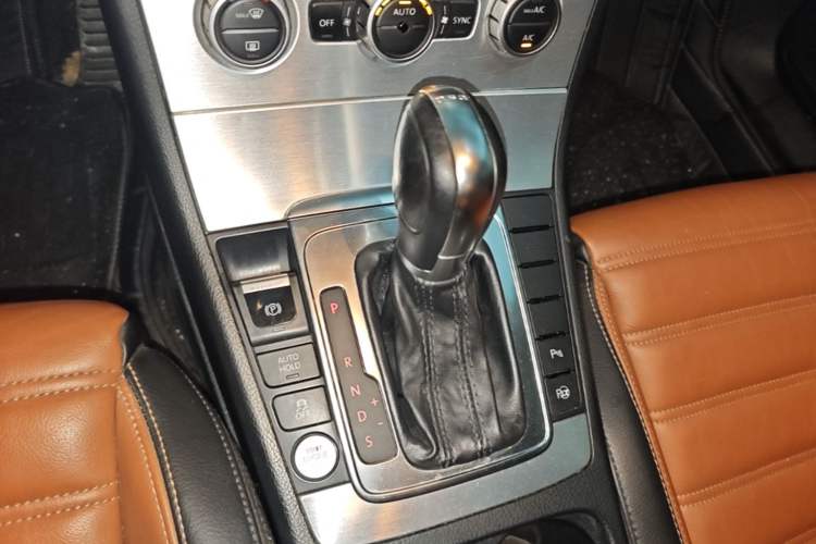 Used Volkswagen FAW-Volkswagen CC 2015 1.8TSI Luxury Model Gear Lever