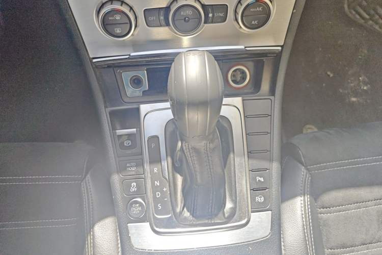Used Volkswagen FAW-Volkswagen CC 2015 2.0 TSI Luxury Model Gear Lever
