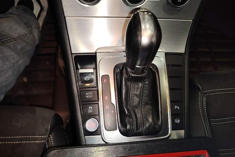 Used Volkswagen FAW-Volkswagen CC 2015 1.8TSI Luxury Model Gear Lever