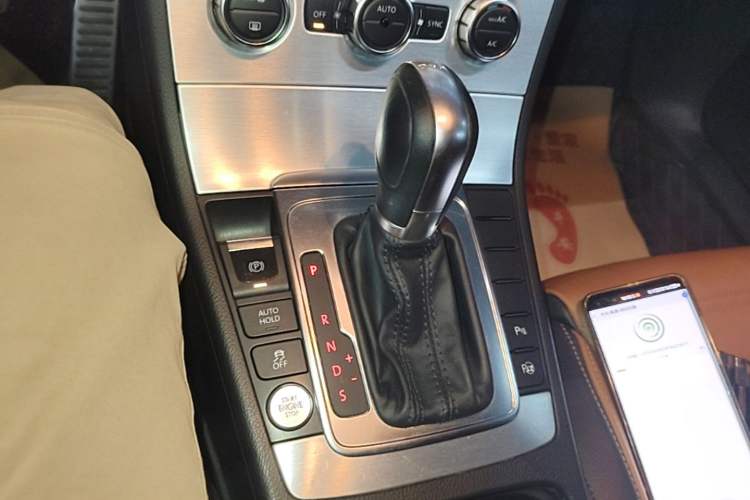 Used Volkswagen FAW-Volkswagen CC 2015 2.0 TSI Luxury Model Gear Lever