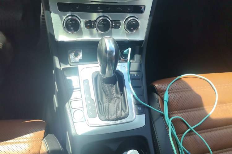 Used Volkswagen FAW-Volkswagen CC 2015 2.0 TSI Ultimate Model Gear Lever