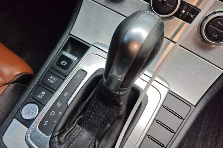 Used Volkswagen FAW-Volkswagen CC 2015 2.0 TSI Luxury Model Gear Lever
