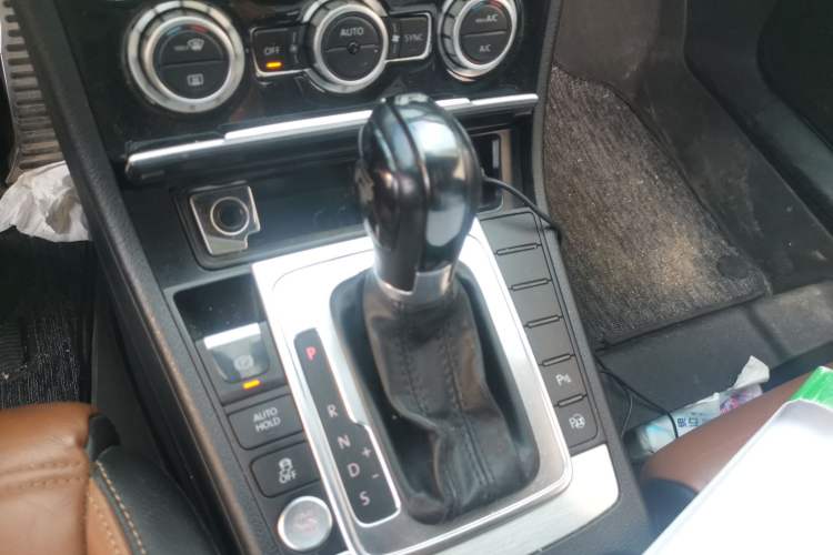 Used Volkswagen FAW-Volkswagen CC 2015 2.0 TSI Luxury Model Gear Lever