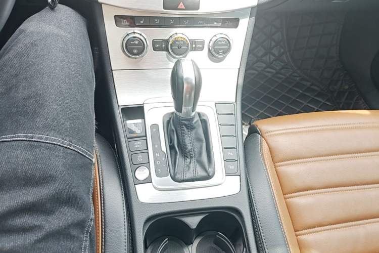 Used Volkswagen FAW-Volkswagen CC 2015 1.8TSI Luxury Model Gear Lever