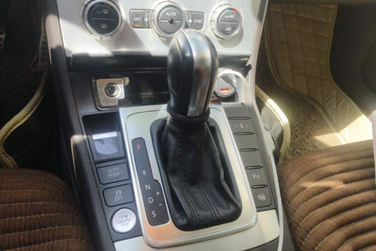Used Volkswagen FAW-Volkswagen CC 2015 3.0 FSI V6 Gear Lever
