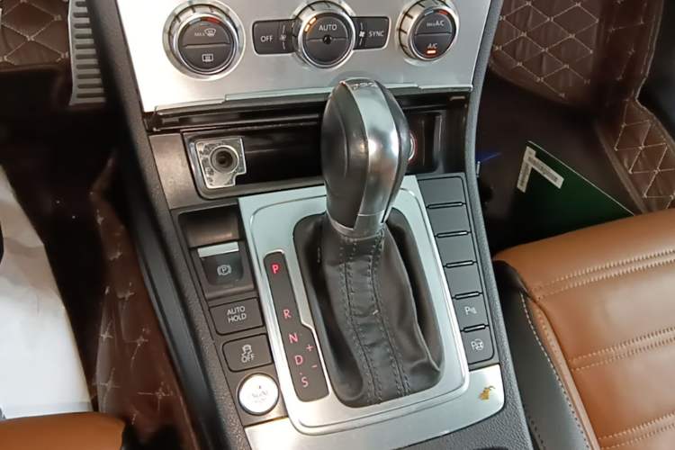 Used Volkswagen FAW-Volkswagen CC 2015 1.8TSI Luxury Model Gear Lever