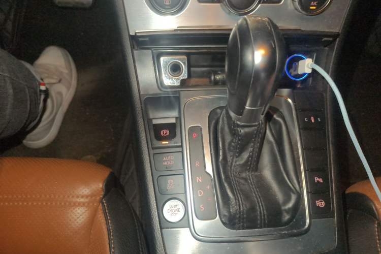 Used Volkswagen FAW-Volkswagen CC 2015 2.0 TSI Ultimate Model Gear Lever