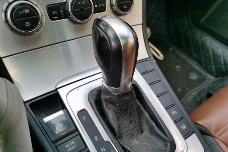 Used Volkswagen FAW-Volkswagen CC 2015 2.0 TSI Luxury Model Gear Lever