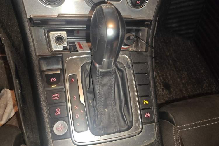 Used Volkswagen FAW-Volkswagen CC 2015 1.8TSI Luxury Model Gear Lever