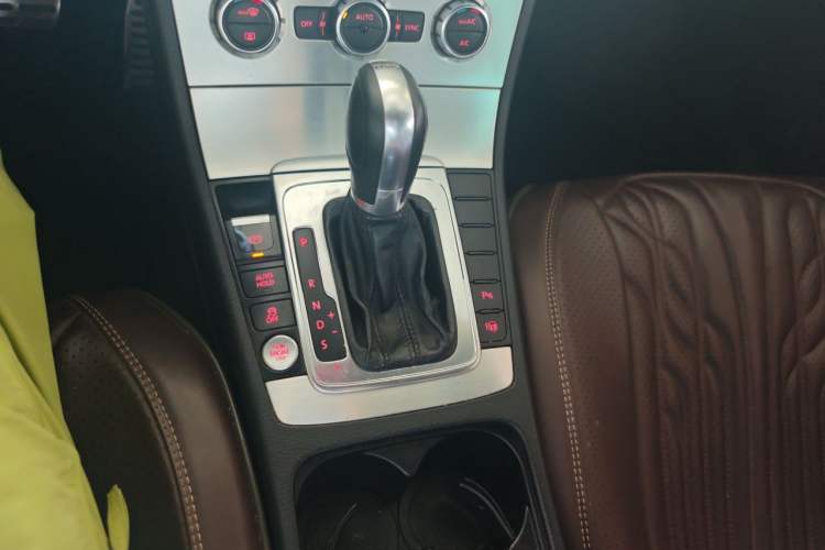 Used Volkswagen FAW-Volkswagen CC 2015 2.0 TSI Luxury Model Gear Lever