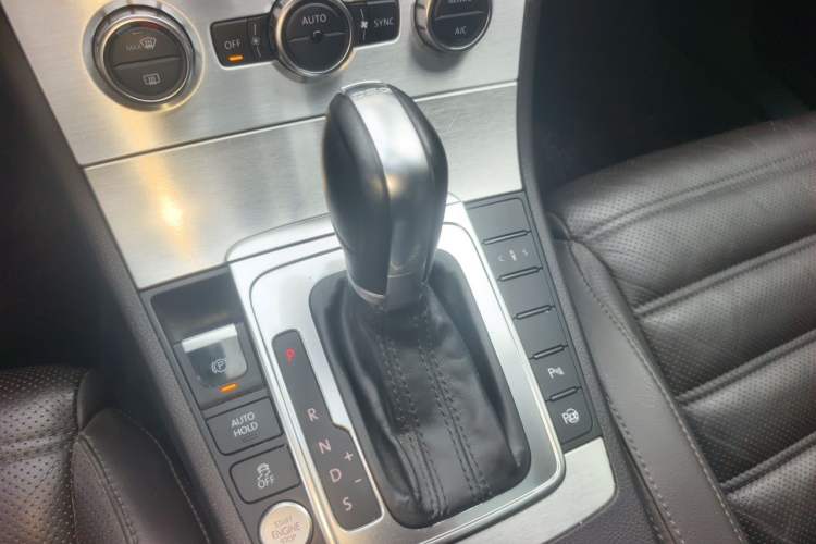 Used Volkswagen FAW-Volkswagen CC 2015 2.0 TSI Ultimate Model Gear Lever
