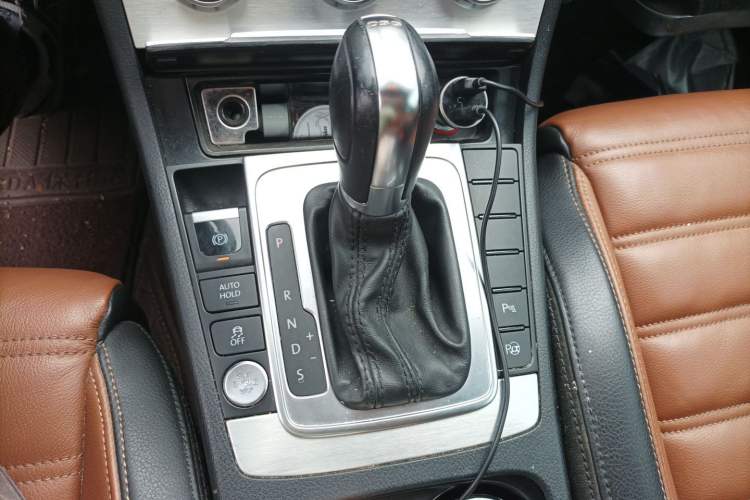 Used Volkswagen FAW-Volkswagen CC 2015 2.0 TSI Luxury Model Gear Lever