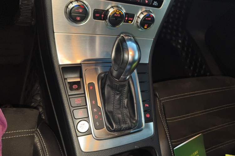 Used Volkswagen FAW-Volkswagen CC 2015 2.0 TSI Luxury Model Gear Lever