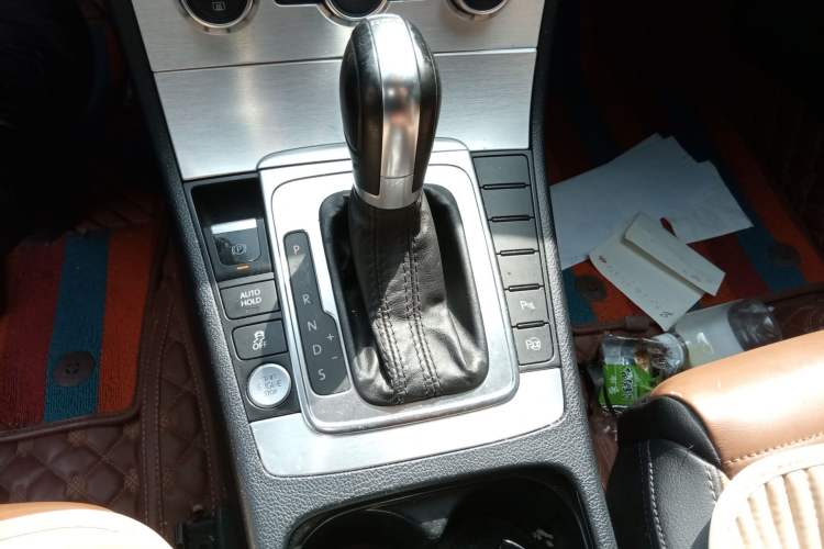 Used Volkswagen FAW-Volkswagen CC 2015 2.0 TSI Luxury Model Gear Lever