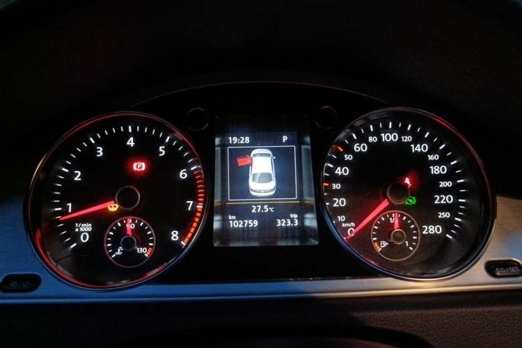 Used Volkswagen FAW-Volkswagen CC 2015 1.8TSI Luxury Model Instrument Cluster
