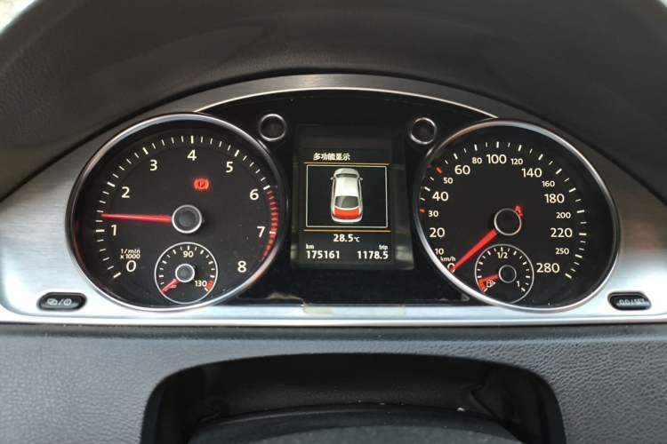 Used Volkswagen FAW-Volkswagen CC 2015 1.8TSI Luxury Model Instrument Cluster