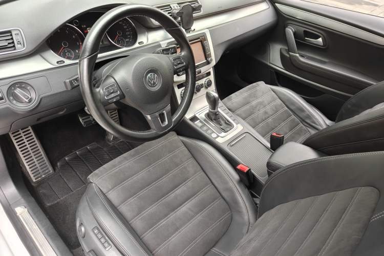 Used Volkswagen FAW-Volkswagen CC 2015 1.8TSI Luxury Model Interior 11