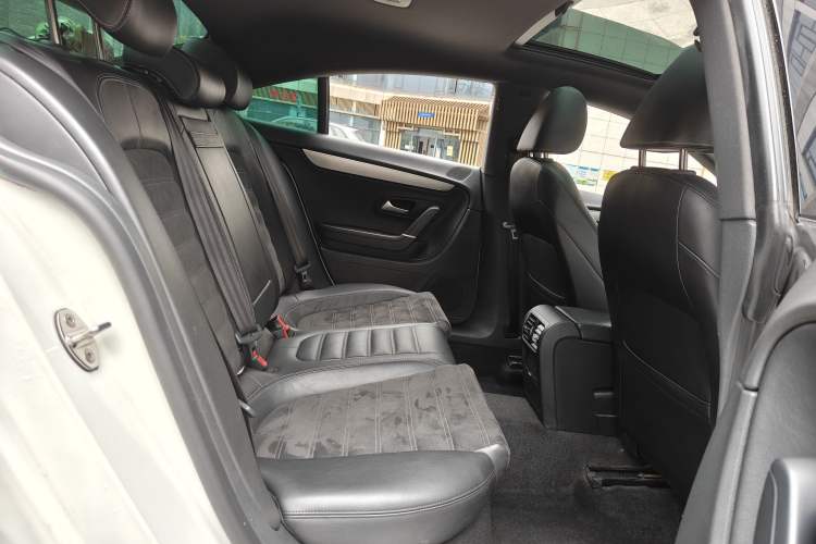 Used Volkswagen FAW-Volkswagen CC 2015 1.8TSI Luxury Model Interior 3