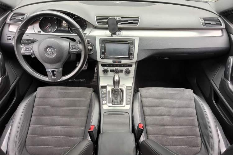 Used Volkswagen FAW-Volkswagen CC 2015 1.8TSI Luxury Model Interior 4