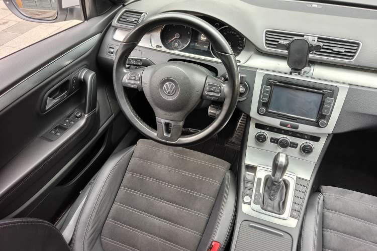 Used Volkswagen FAW-Volkswagen CC 2015 1.8TSI Luxury Model Interior 5