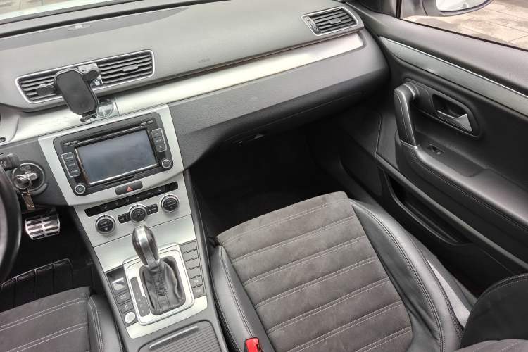 Used Volkswagen FAW-Volkswagen CC 2015 1.8TSI Luxury Model Interior 6