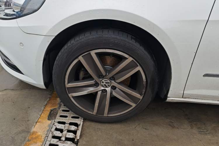 Used Volkswagen FAW-Volkswagen CC 2015 1.8TSI Luxury Model Left Front Wheel Hub