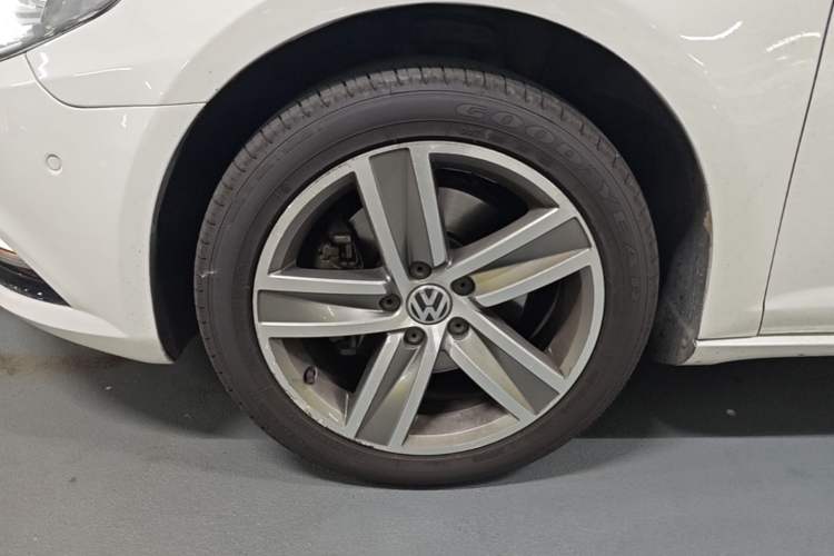 Used Volkswagen FAW-Volkswagen CC 2015 1.8TSI Luxury Model Left Front Wheel Hub
