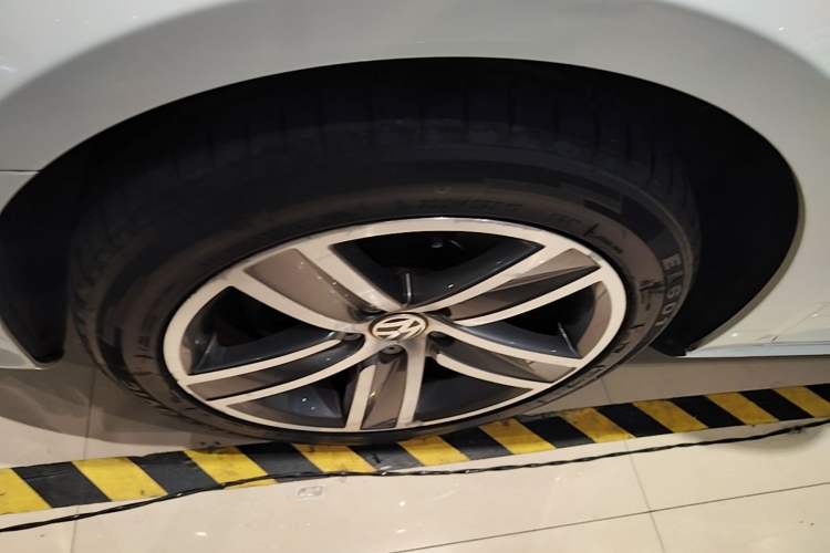 Used Volkswagen FAW-Volkswagen CC 2015 1.8TSI Luxury Model Left Front Wheel Hub