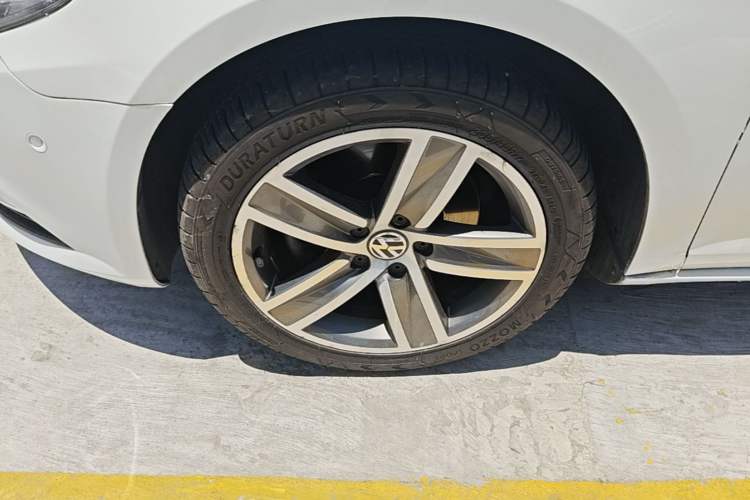 Used Volkswagen FAW-Volkswagen CC 2015 1.8TSI Luxury Model Left Front Wheel Hub