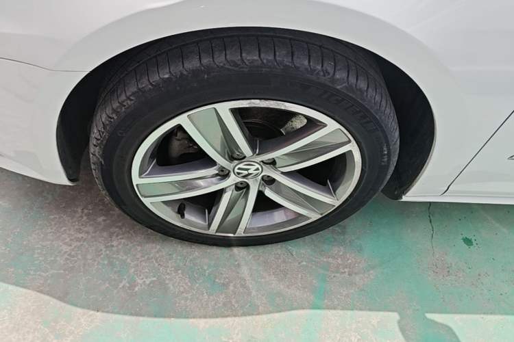 Used Volkswagen FAW-Volkswagen CC 2015 1.8TSI Luxury Model Left Front Wheel Hub