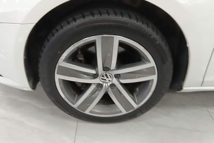 Used Volkswagen FAW-Volkswagen CC 2015 1.8TSI Luxury Model Left Front Wheel Hub