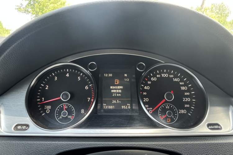 Used Volkswagen FAW-Volkswagen CC 2015 2.0 TSI Luxury Model Odometer Close Up