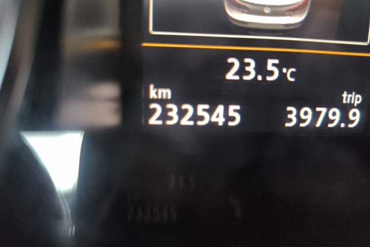 Used Volkswagen FAW-Volkswagen CC 2015 2.0 TSI Luxury Model Odometer Close Up