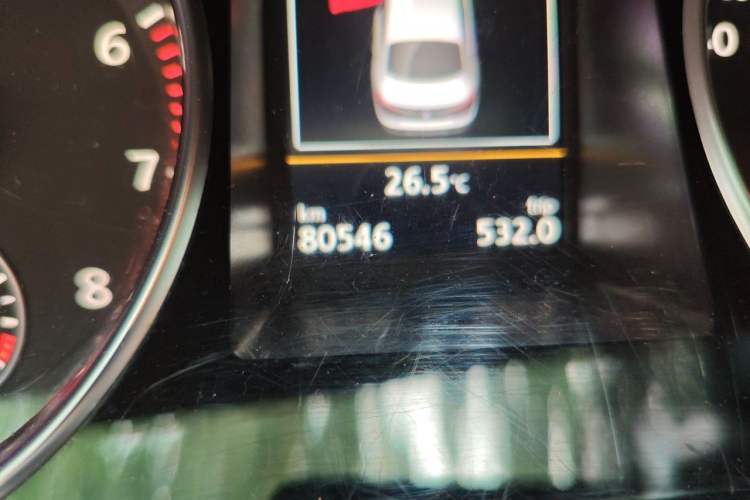 Used Volkswagen FAW-Volkswagen CC 2015 1.8TSI Luxury Model Odometer Close Up