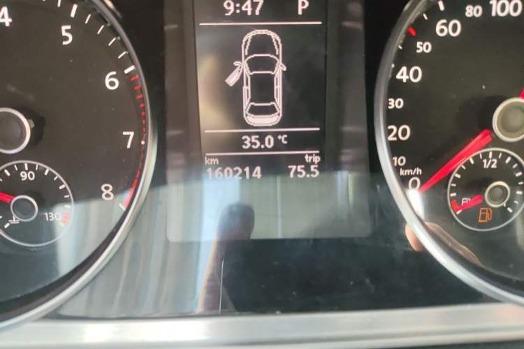 Used Volkswagen FAW-Volkswagen CC 2015 1.8TSI Luxury Model Odometer Close Up