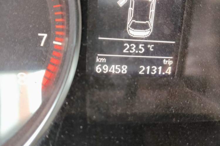 Used Volkswagen FAW-Volkswagen CC 2015 1.8TSI Prestige Model Odometer Close Up